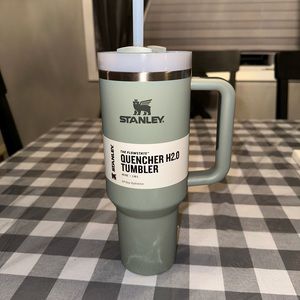 COPY - Stanley “The Flowstate” Quencher 40oz Tumbler (Soft Matte) in Bay Leaf